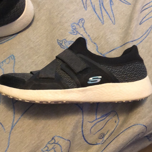 sketchers slip-ons - Picture 2 of 3